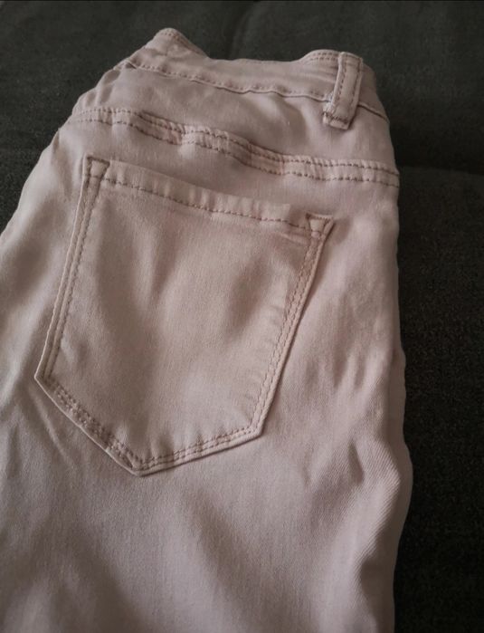 Spodnie z dziurami szarpane nogawki brudny pudrowy róż Pink Kiss S