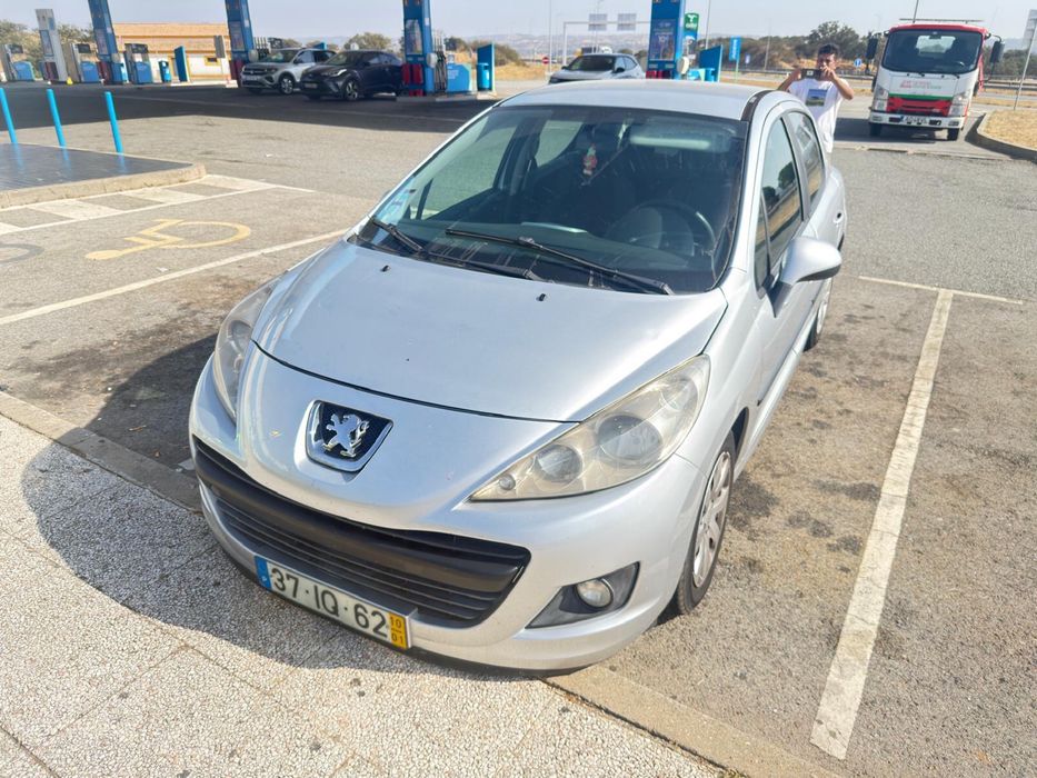 Peugeot 207 ano 2010
