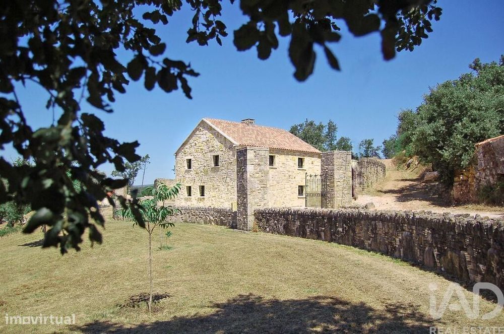Moradia isolada T3 em Almoster de 220 m2