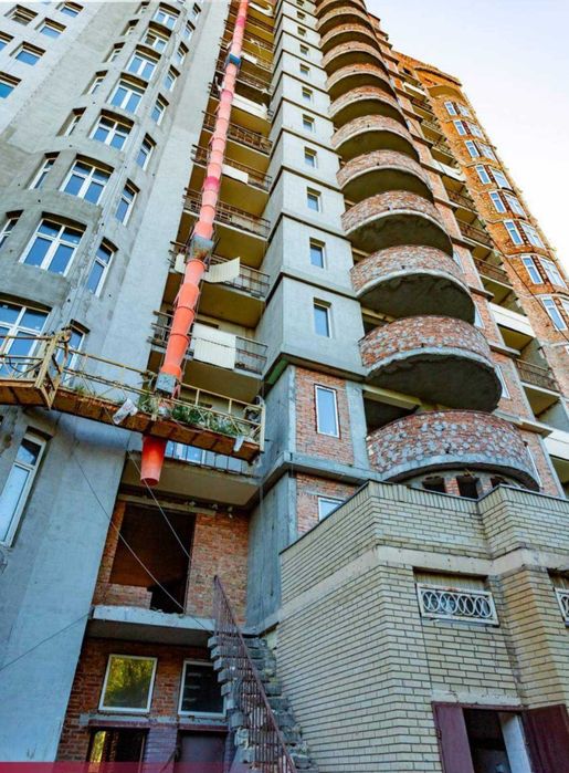 Продаж двухкімнатної квартири 99м2 вул. Василя Касіяна /метро Іподром 3хв / ВДНГ