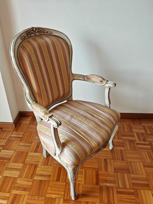 Cadeirão branco vintage