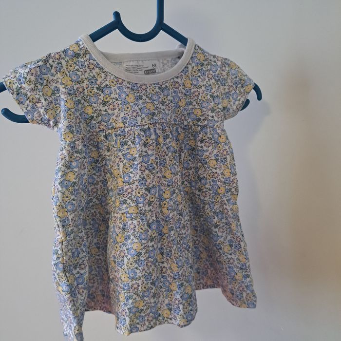 Sukienka w kwiatuszki 68