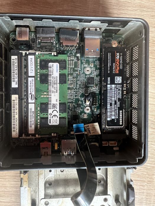 Міні ПК Intel NUC NUC10i3FNH i3-10110u