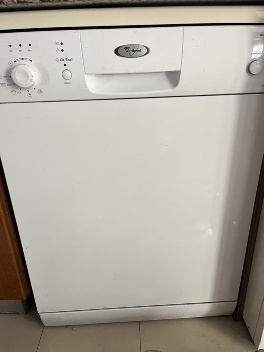Máquina Loiça Whirpool a funcionar