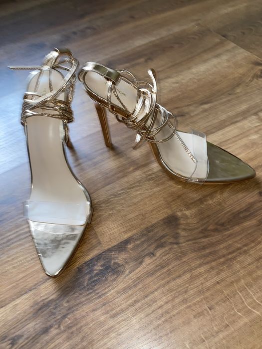 Шикарні босоніжки