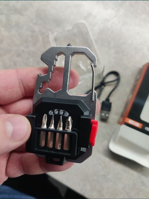 Есть ОПТ.Тактичний фонарик-карабин с красным светом/фонарь мультитул.