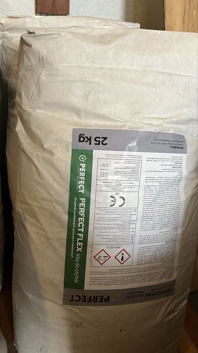 Klej do płytek i fuga antracyt