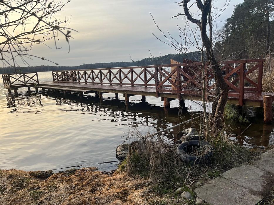 Budowa pomostów wbijanie pali kafar budowa pomostu