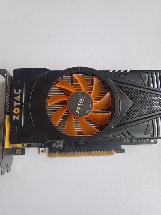Відеокарта nvidia GTX 550 Ti.