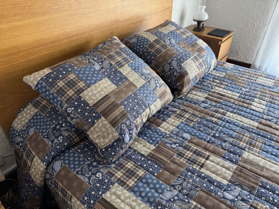 Cobertor, colcha e fronhas para cama casal - excelente estado