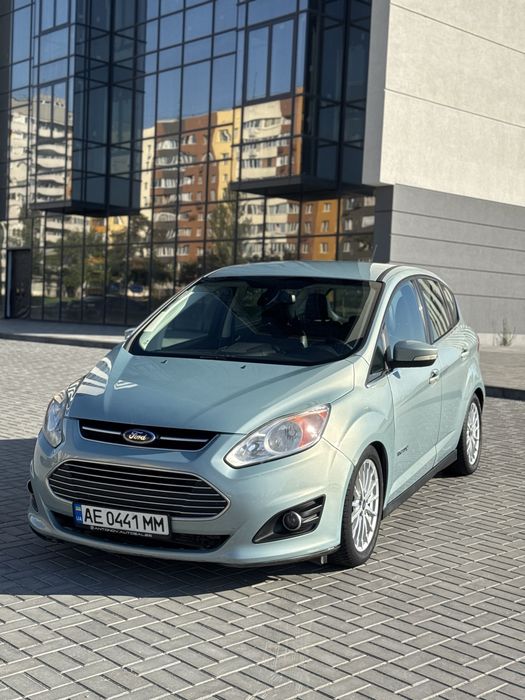 В продаже Ford C-Max 2013 года гибрид идеальное состояние