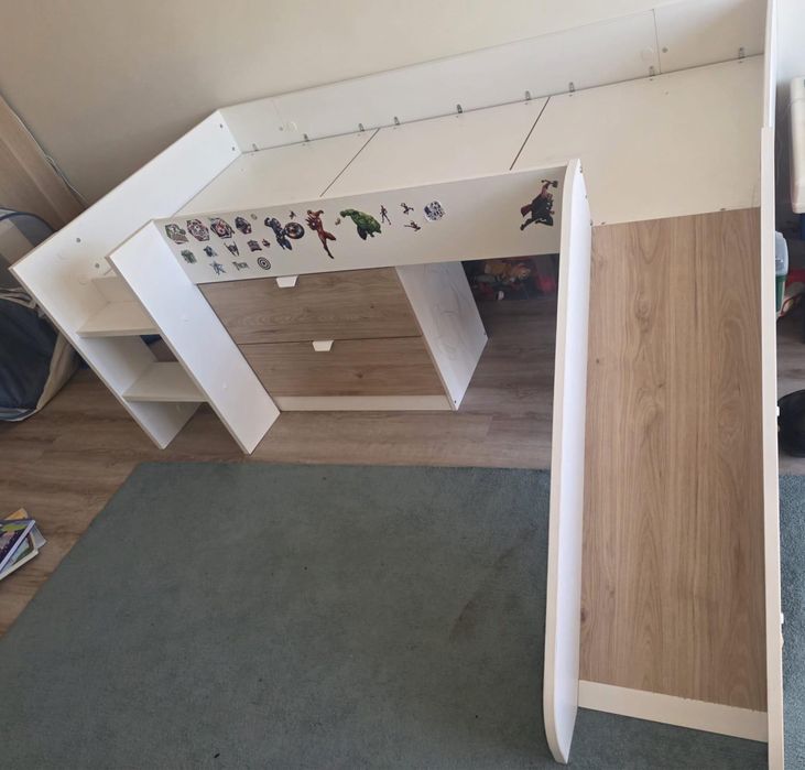 Vendo cama de criança. Nao inclui colchao