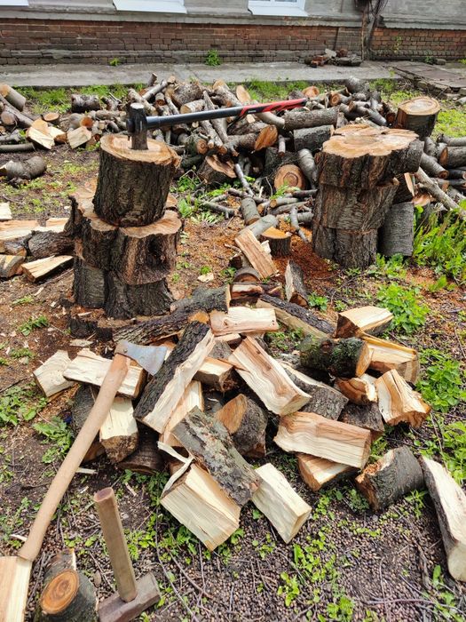 Рубаю, колю дрова