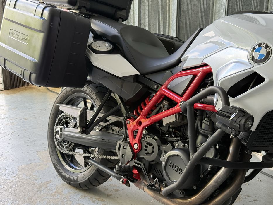 BMW F700GS 2017 + 2 Capacetes