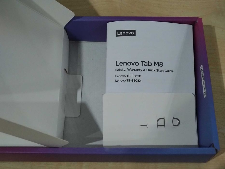 Lenovo Tab M8, używany + oryginalne akcesoria