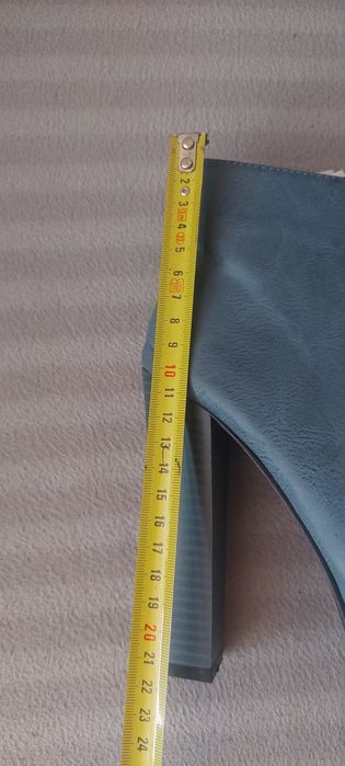 Botki na słupku szpilce