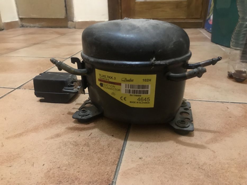 Компрессор от морозилки (части холодильника)