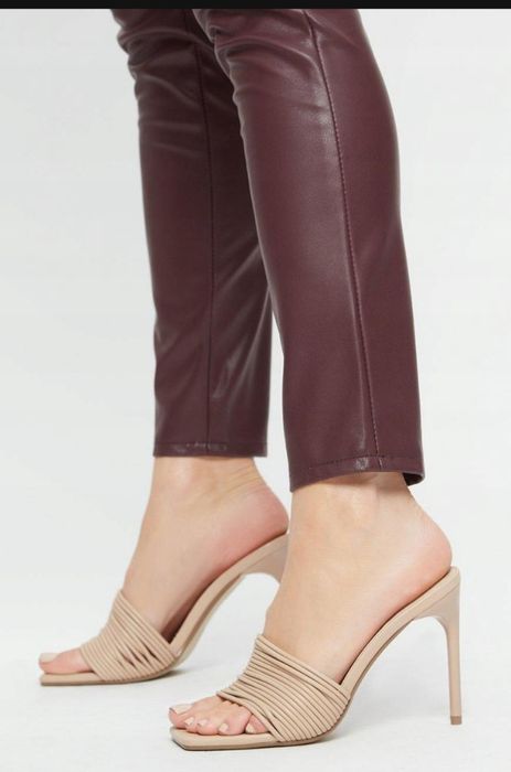 Klapki na obcasie rozm. 35 nowe