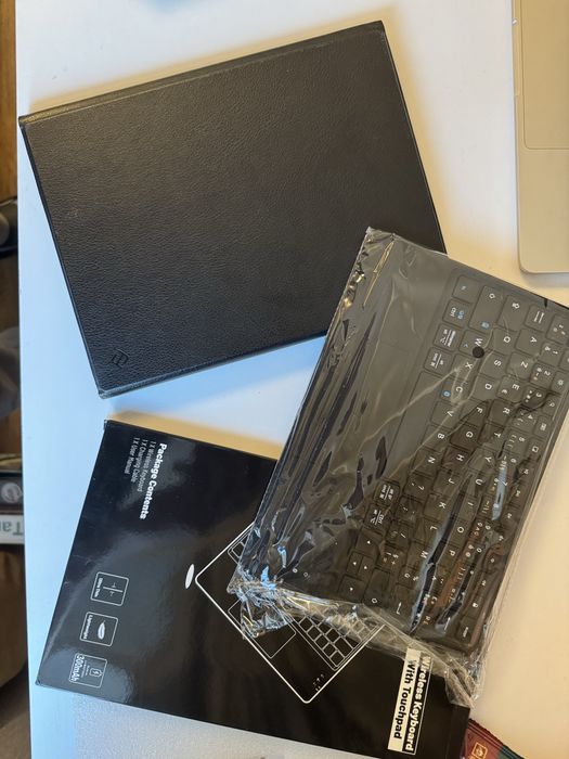 Чехол + клавиатура на планшет Ipad