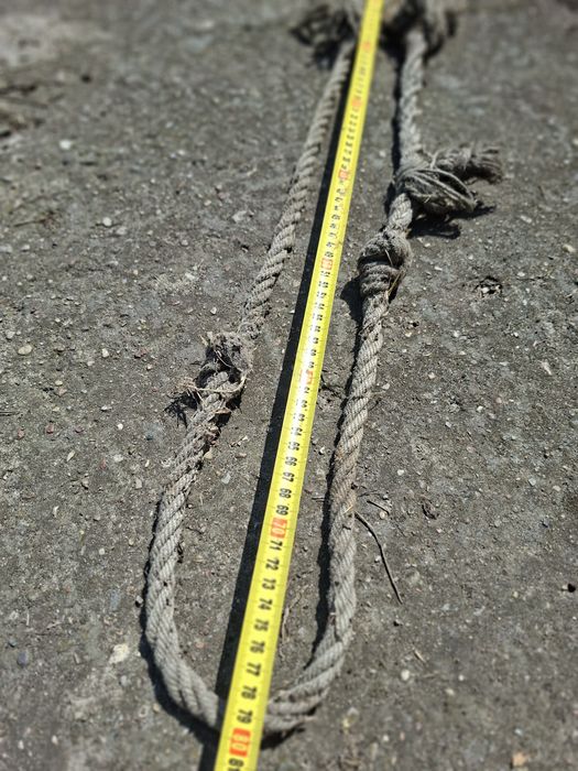 Lina z metalowym hakiem