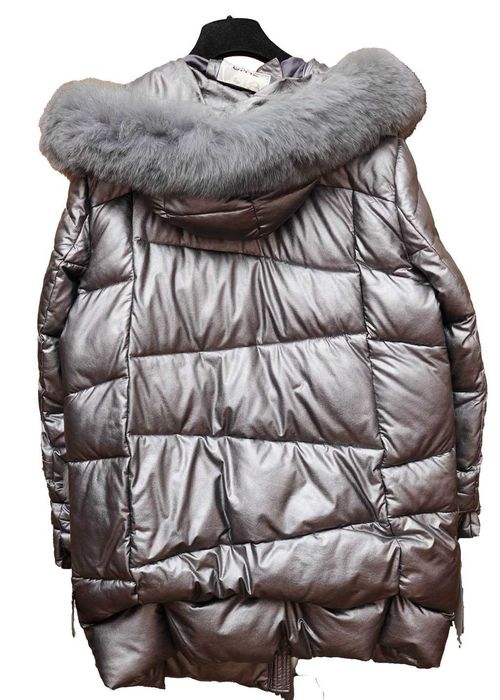 Женский пуховик с капюшоном ZLYA