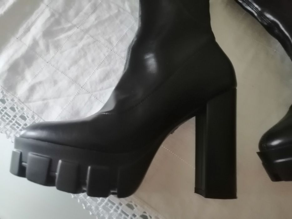 Botins pretos tamanho  36.