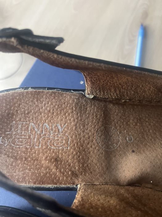 Skórzane sandały firmy Jenny by ara