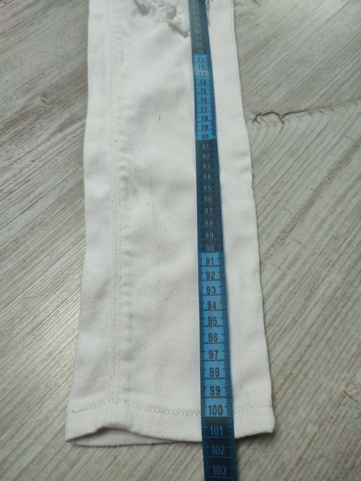 Boohoo 36 S spodnie damskie rurki skinny biale jeansy dżinsowe dziury