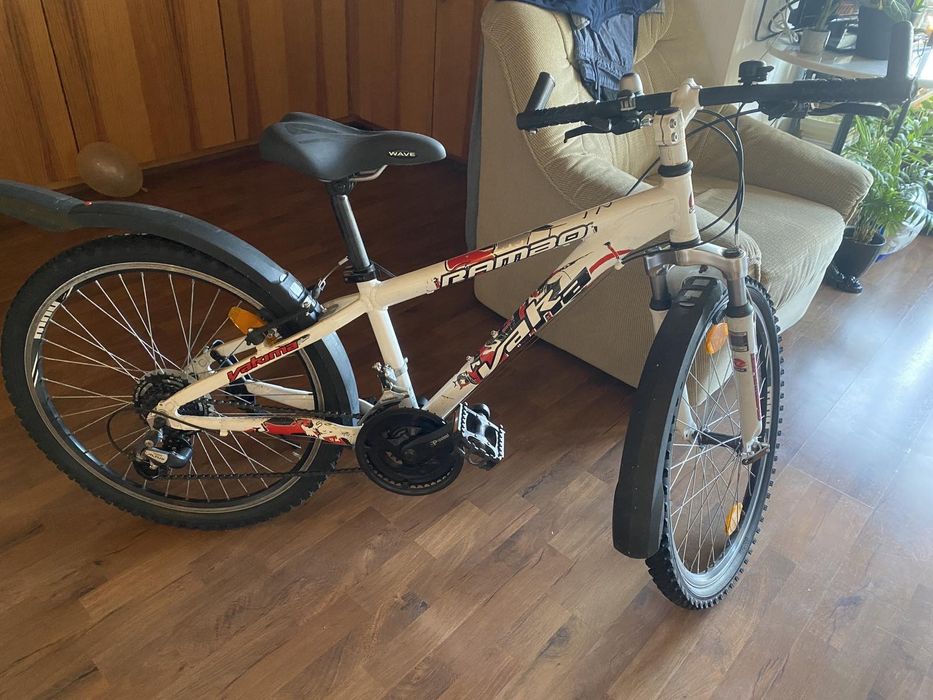 Продам велосипед 24 колеса 5000гривень