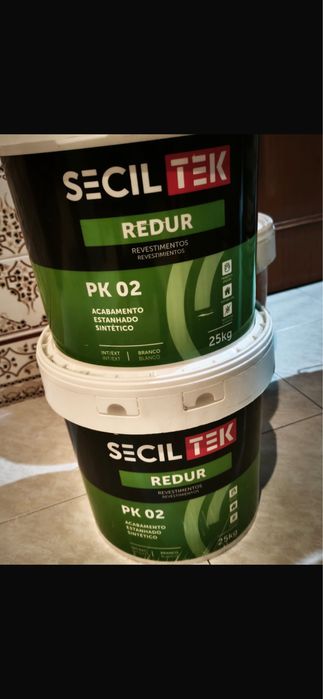 Dois baldes de massa de acabamento, 25 quilos cada