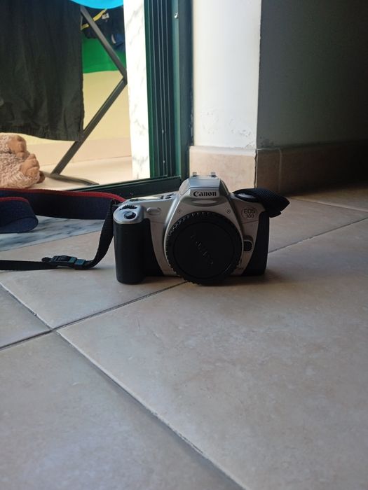 Canon EOS 300 (Câmara Analógica 35mm)