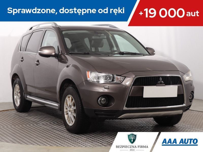 Mitsubishi Outlander 2.4 MIVEC Invite , 7 miejsc, Skóra, Xenon, Bi-Xenon, Klimatronic,