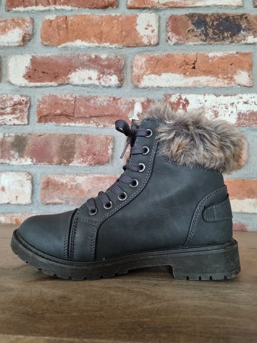 Szare traperki z futerkiem