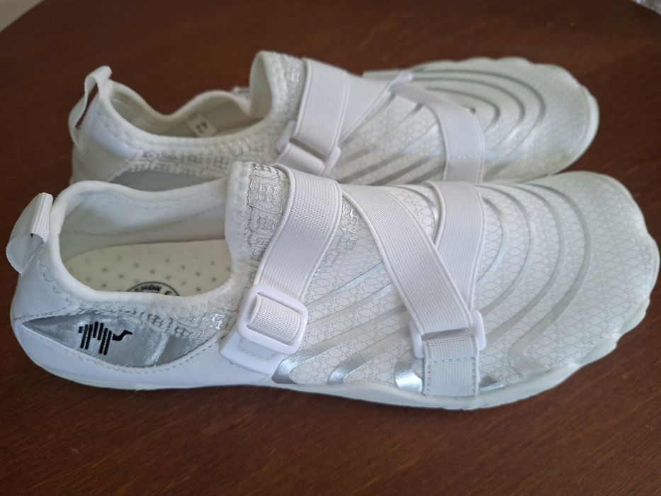 Białe buty do wody 42