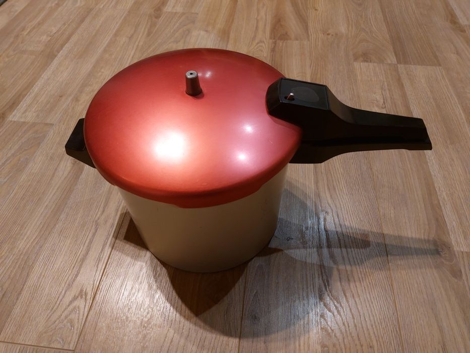 Garnek szybkowar stan bardzo dobry