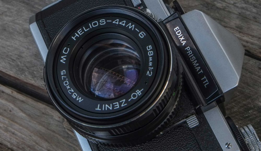 Edixa Prismat with Helios 44m-6 MC M42-thread Lens64738600083331123