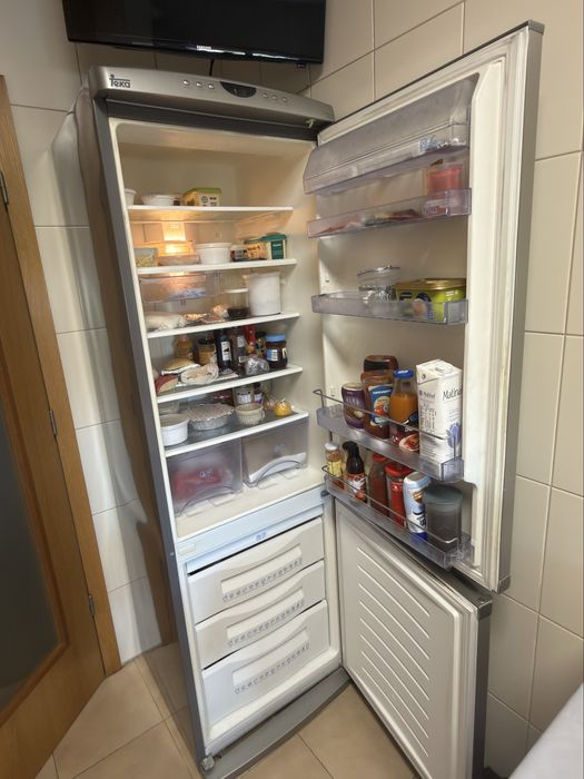 Oportunidade (para desocupar) Frigorífico combinado Teka Classe A