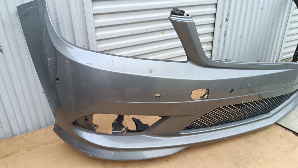 Vendo parachoque de frente Mercedes C Class W 204 AMG sport 2006/10