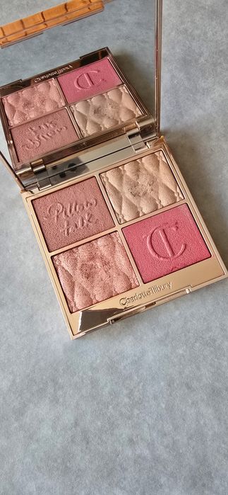 Paleta Charlotte Tilbury Odcień Light