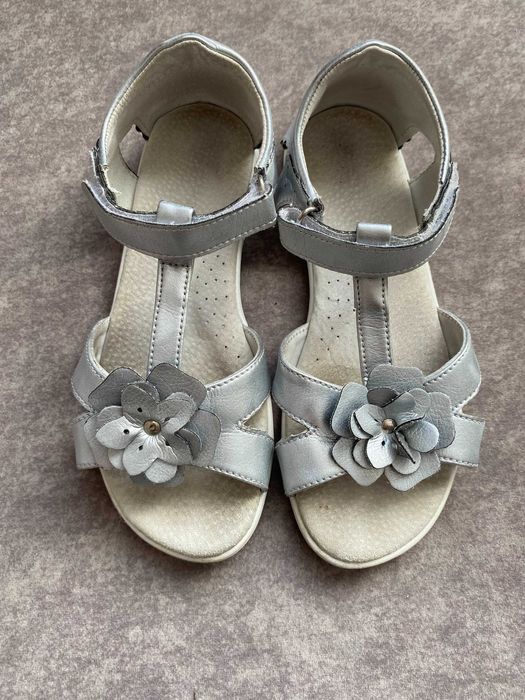 Sandałki dziewczęce Kornecki rozm. 33