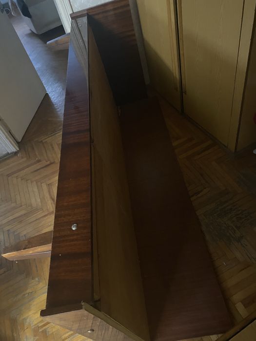 Віддам безкоштовно ліжка 2 шт, трельяж,прихожа, ліжко-тумба