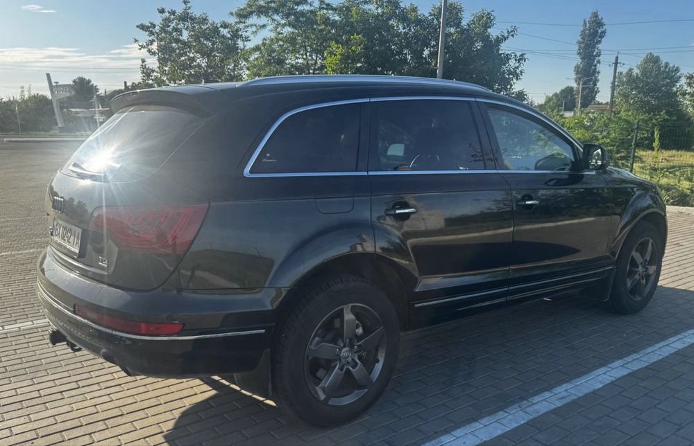 Audi q7 2012 g.