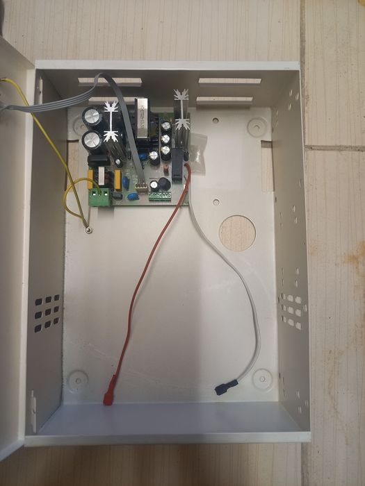 Імпульсний блок безперервного живлення 12 В