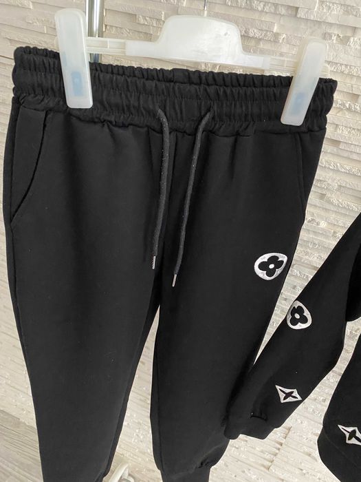 Mięsisty dresik czarny set z printem sportowy set M