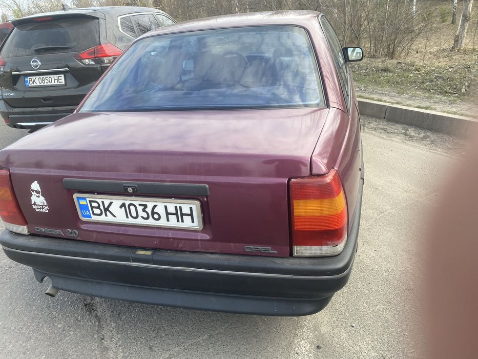 Opel Omega A на повному ходу