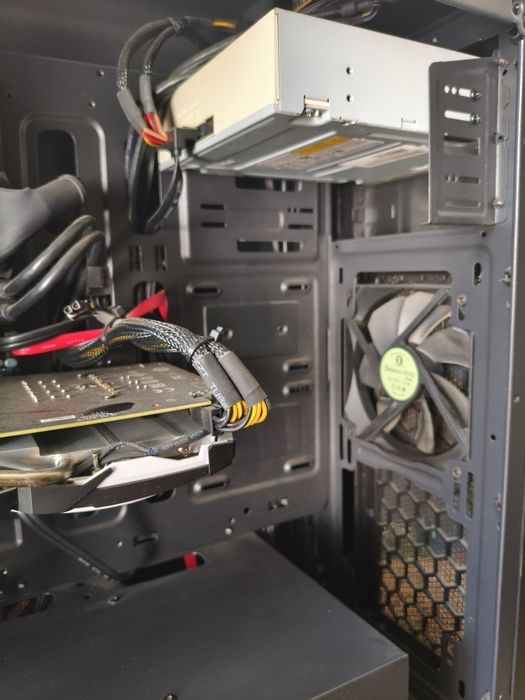 Komputer stacjonarny Intel i5-7500: GTX 1060 6GB : 16GB RAM