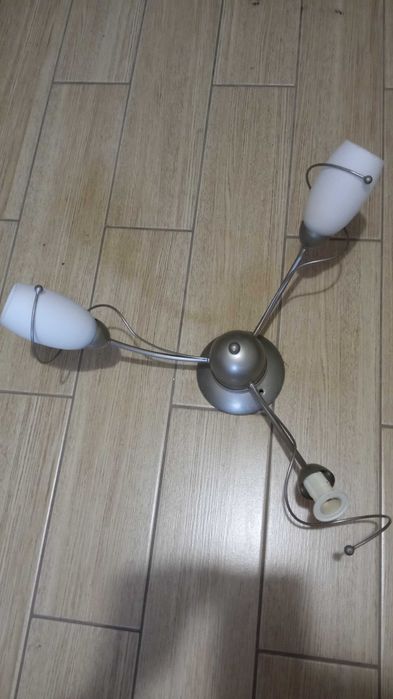 Lampa sufitowa, jedno światło nie działa+ dwie żarówki