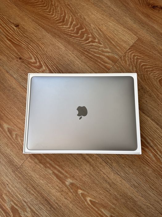 MacBook Pro 2017 - 13” / Intel Core i5 / 256GB