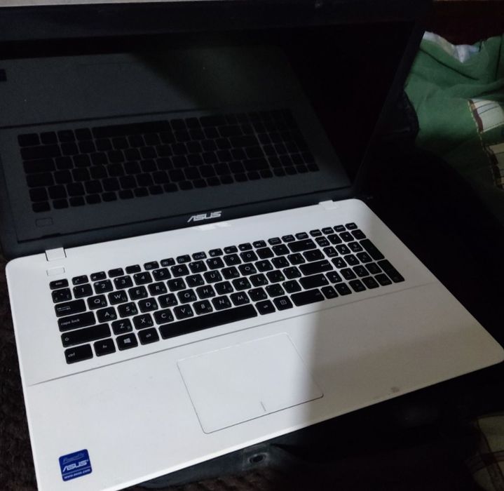 Ноутбук Asus X751