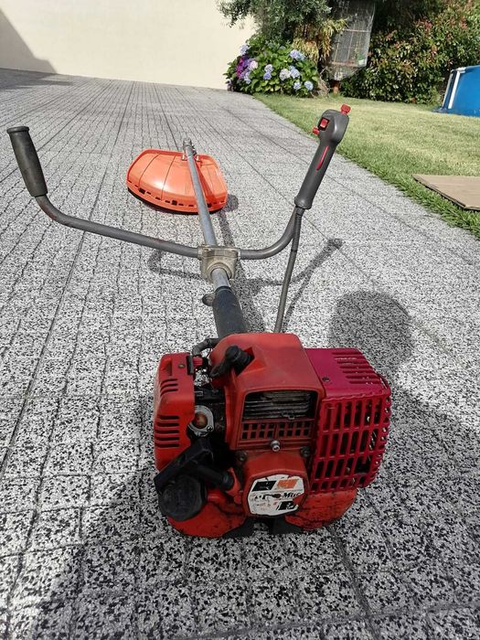 ROÇADORA USADA a trabalhar